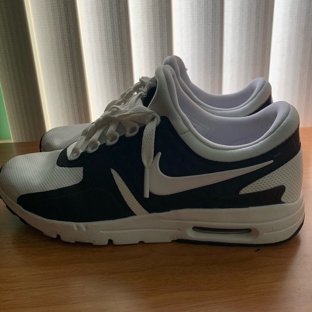 Nike size 7.5 classic black and white